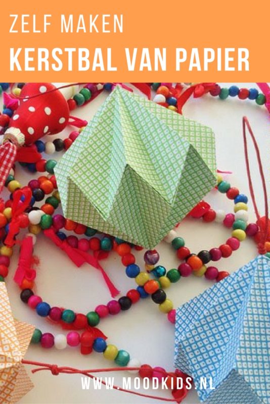 Kersthangers vouwen: origami kerstballen voor in de boom