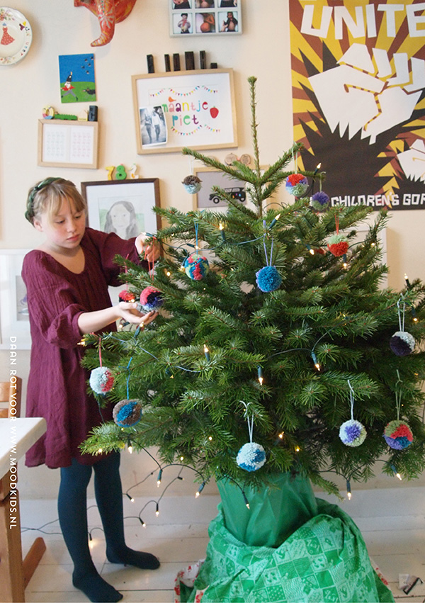 diy pompom kerstslinger maken