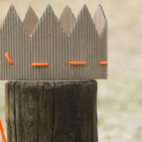 Maak een stoere kartonnen kroon