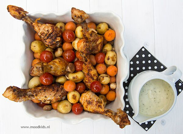 kip drumsticks met wortel, aardappel, tomaat en champignon