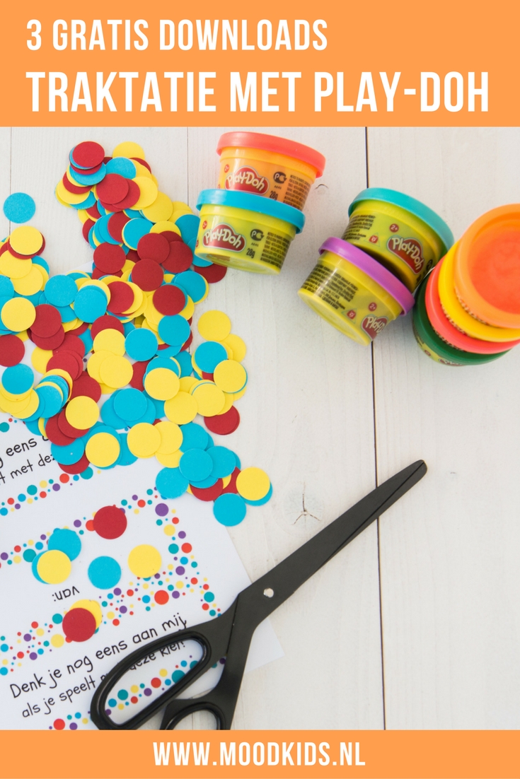 Wil je niet op eten of snoep trakteren? Of zoek je een afscheidstraktatie voor de peuterspeelzaal of bij verhuizing? Wij maakten een traktatie met klei van Play-Doh.