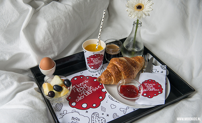 Verras jij je lief op Valentijnsdag met een ontbijtje? Roelina ontwierp een gratis Valentijnsdag ontbijtset, die je hier gratis kunt downloaden.