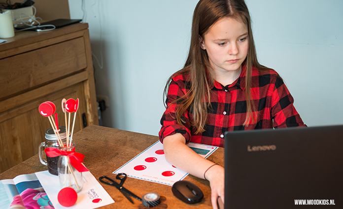 Een spreekbeurt over CliniClowns? Wij hebben hun handige pakket werkstuk of spreekbeurt CliniClowns getest samen met Ella uit groep 8. Lees hier meer.