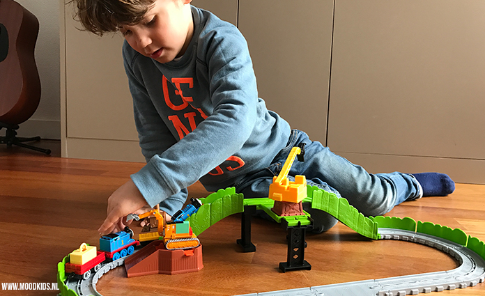 Met de vernieuwde Thomas & Friends treinsets beleven kinderen samen mooie avonturen. Wij reviewen Thomas Adventures Reg en de sloop-set. En geven er 2 weg!