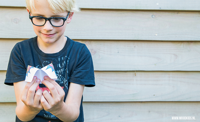 Dit DIY cadeautje voor vaderdag is pure nostalgie! Maak een vaderdag zoutvaatje. Een wat? Je weet wel zo'n papieren origami ding met nummertjes.  Je kunt hem hier gratis downloaden. Schrijf er lieve kleine cadeautjes op en klaar! 