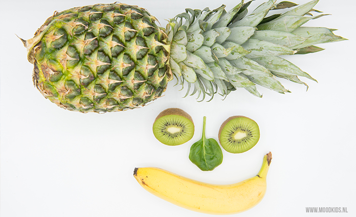 recept voor smoothie voor kinderen met ananas, kiwi, spinazie en banaan