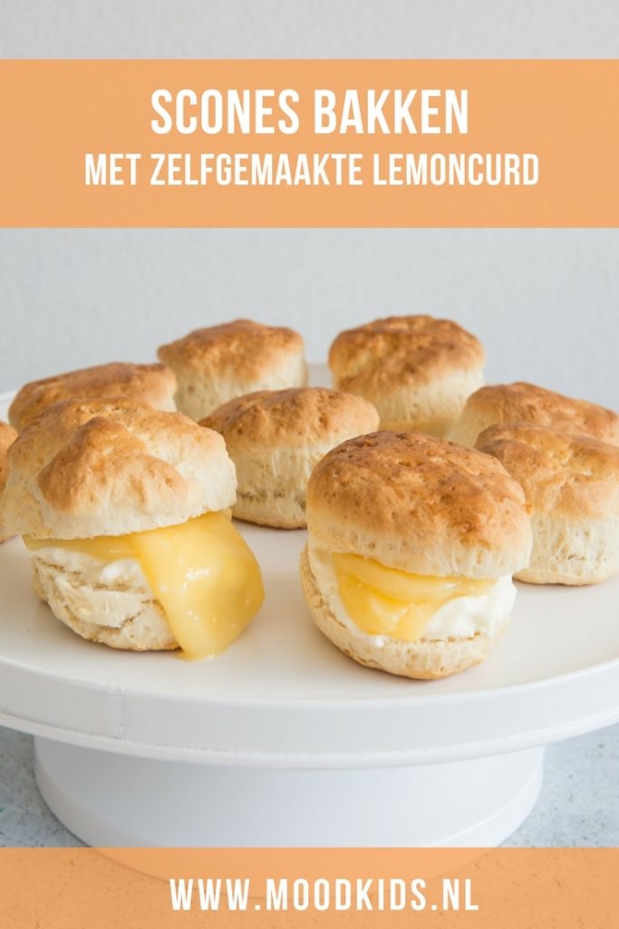 Scones zelf bakken is helemaal niet zo ingewikkeld. Dit is mijn favo recept. Voor ongeveer 14-15 scones. Voor je eigen Alice in Wonderland theepartijtje.