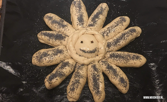 asmijn deelt haar recept voor een heerlijk, luchtig, zacht bloemenbrood. Leuk om mee te nemen naar die ene picknick of om mee te stralen op een feestje.